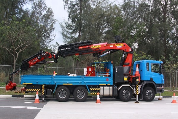 Essential Tips for Lorry Crane Lifting in Singapore