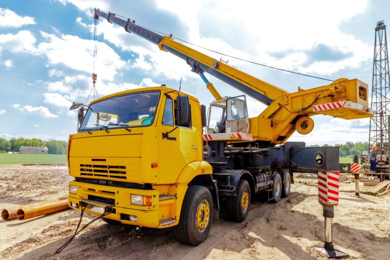 Lorry Crane Singapore: 7 Costly Mistakes to Avoid When Hiring a Lifting Service